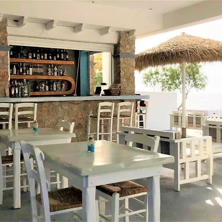 Happy Fish Rooms- Beachfront Períssa